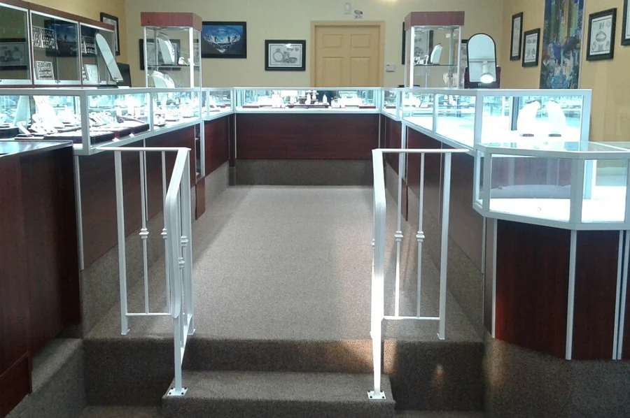 Center aisle leading to the U-shaped diamond counter